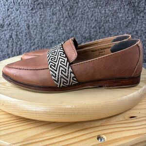 The Root Collective Loafer Womens 5 Brown Leather Flats Handmade in Guatemala